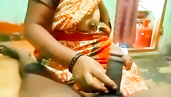 Desi Tante Uit Kerala Laat Haar Vaardigheden Zien In Een Close-Up Video